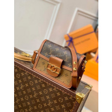 LOUIS VUITTON-M44580 루이비통 모노그램 미니 도핀