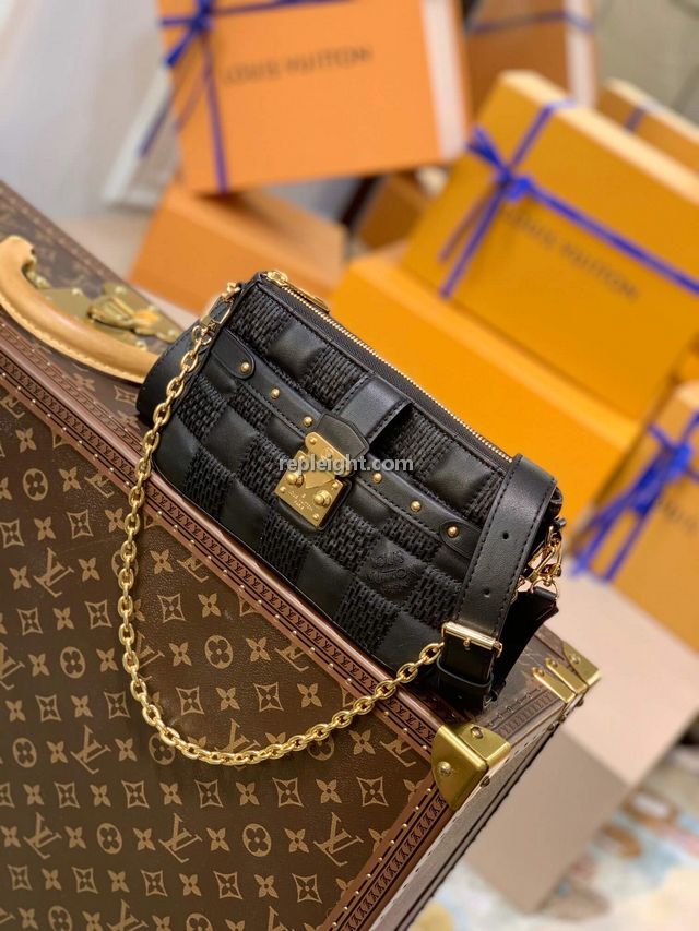 LOUIS VUITTON-M59046 루이비통 블랙 다미에 퀼트 포쉐트 트로카