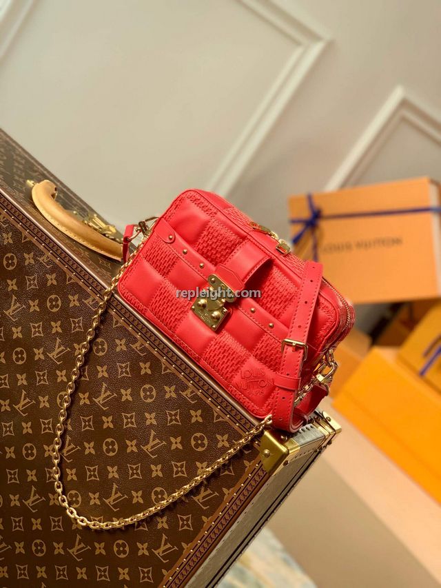 LOUIS VUITTON-M59118 루이비통 핑크 다미에 퀼트 램스킨 트로카 PM