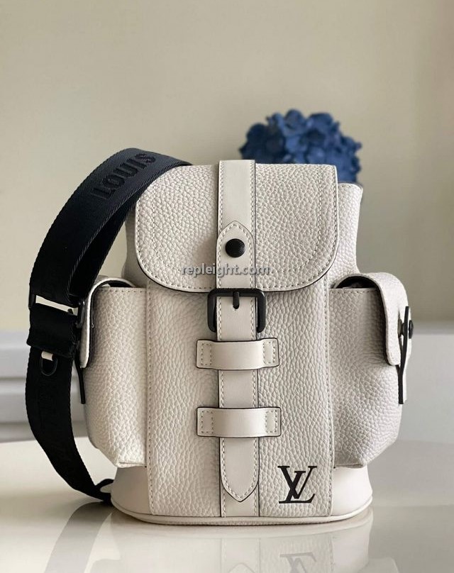 LOUIS VUITTON-M58493 루이비통 화이트 토뤼옹 가죽 크리스토퍼 XS