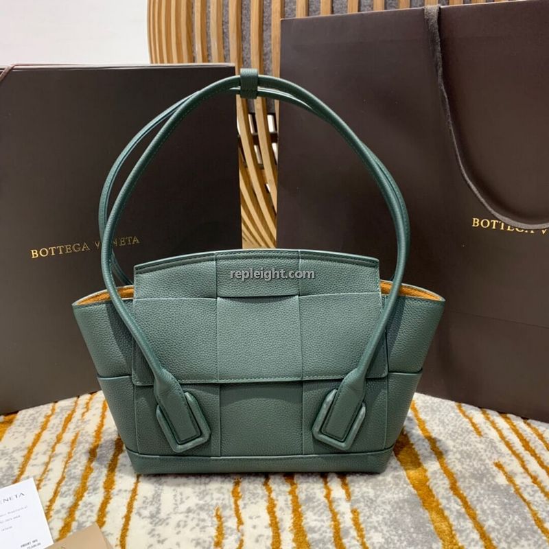 BOTTEGA VENETA-575943 보테가 베네타 파인 그린 인트레치아토 패턴 Arco 아르코 33 탑 핸들백