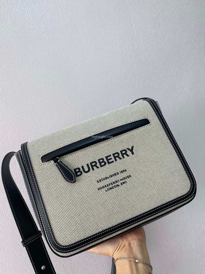 BURBERRY-80420361 버버리 블랙 스몰 호스페리 프린트 코튼 캔버스 메신저 백