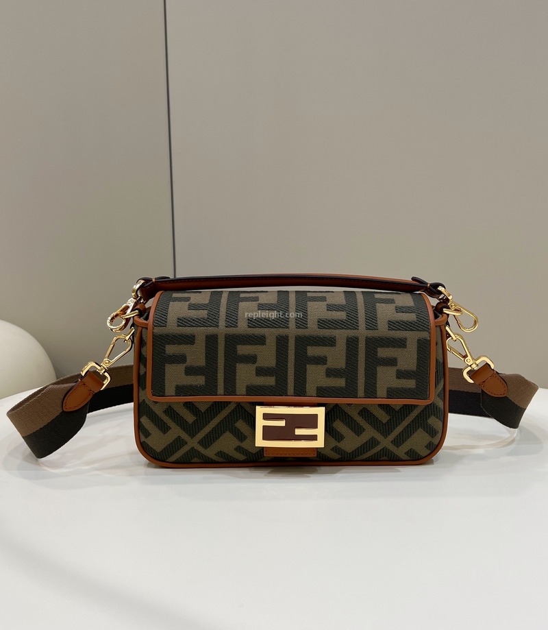 FENDI-8BR600 펜디 그린 자수 캔버스 바게트 백