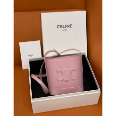 CELINE-10L433ESM.24LP MINI BUCKET CUIR TRIOMPHE IN SMOOTH CALFSKIN LIGHT PINK