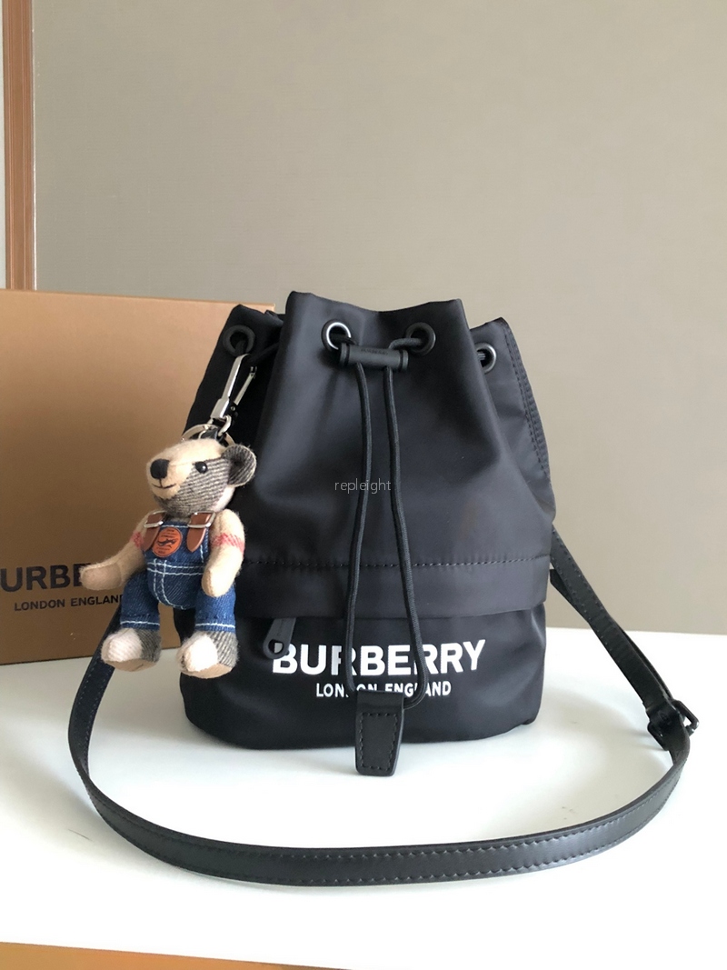 BURBERRY-버버리 Phoebe nylon drawstring pouch