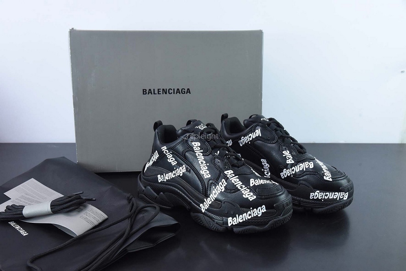 발렌시아가- BALENCIAGA 536737W2FAB1090 TRIPLE S 로고타입 스니커즈 블랙 (남여공용)