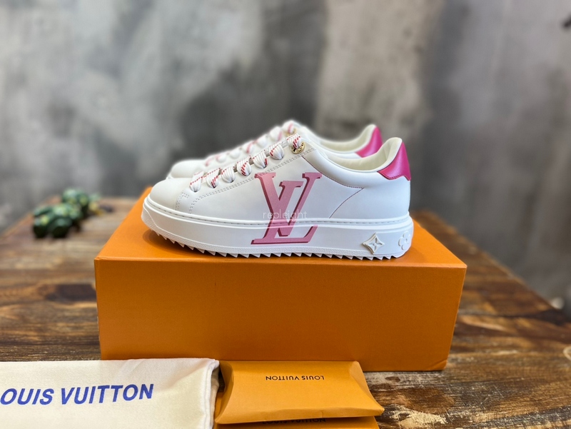 LOUIS VUITTON-1ABU2M Time Out Sneaker (여성)