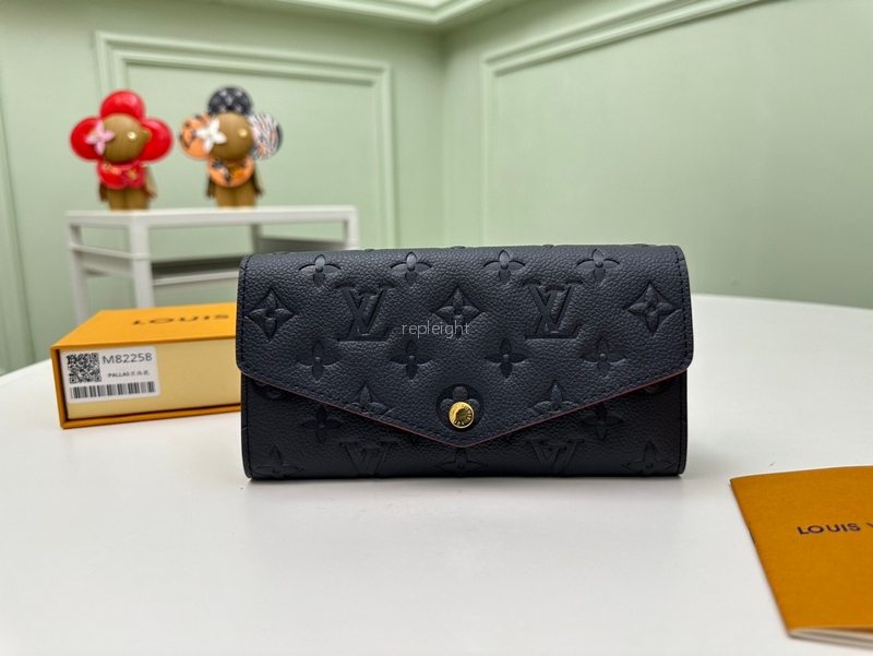 LOUIS VUITTON-M82258 사라 월릿