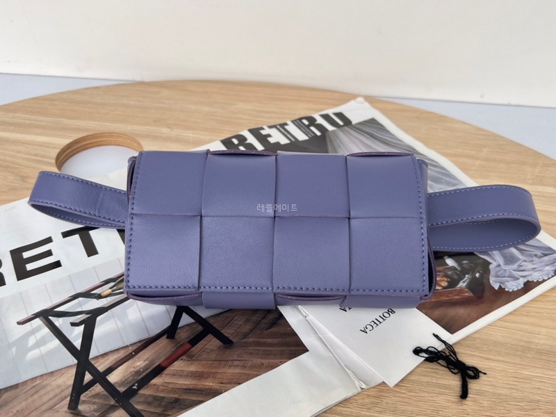 보테가 베네타- BOTTEGA VENETA 668572VMAY14214 양가죽 벨트 카세트 Cassette Belt Bag