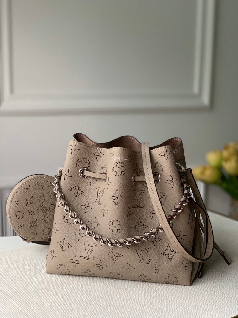 LOUIS VUITTON - 루이비통 M57201 벨라