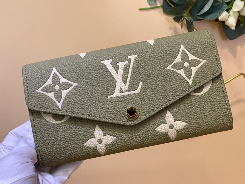 LOUIS VUITTON - 루이비통 M82516  Sarah Wallet