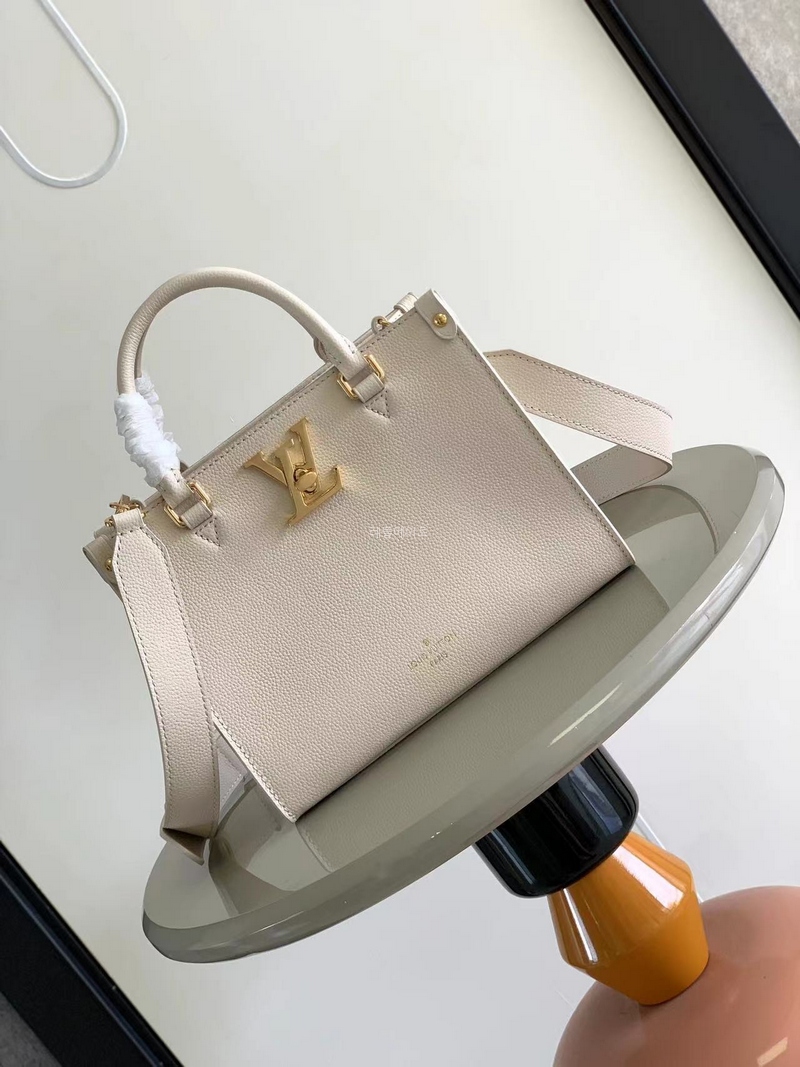 LOUIS VUITTON - 루이비통 M23637  락 & 고