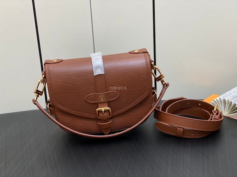 LOUIS VUITTON - 루이비통 M23470 소뮈르 BB