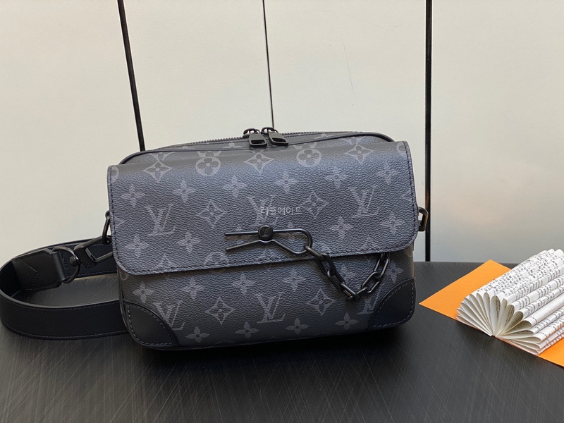 LOUIS VUITTON - 루이비통 m46795 스티머 메신저