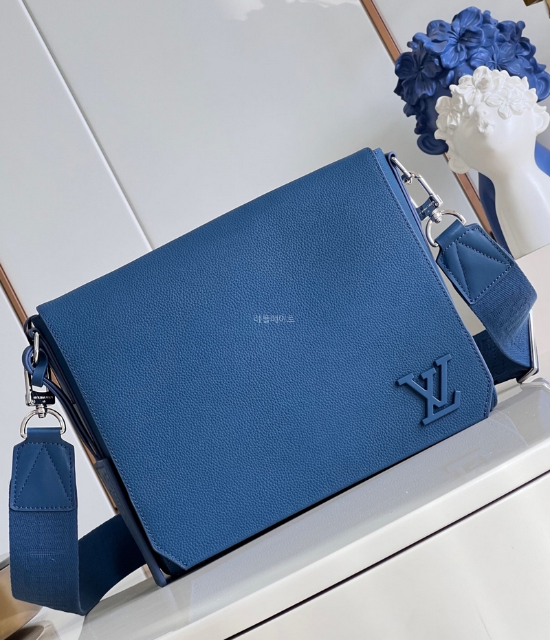 LOUIS VUITTON - 루이비통 M23709 트라이아논 MM