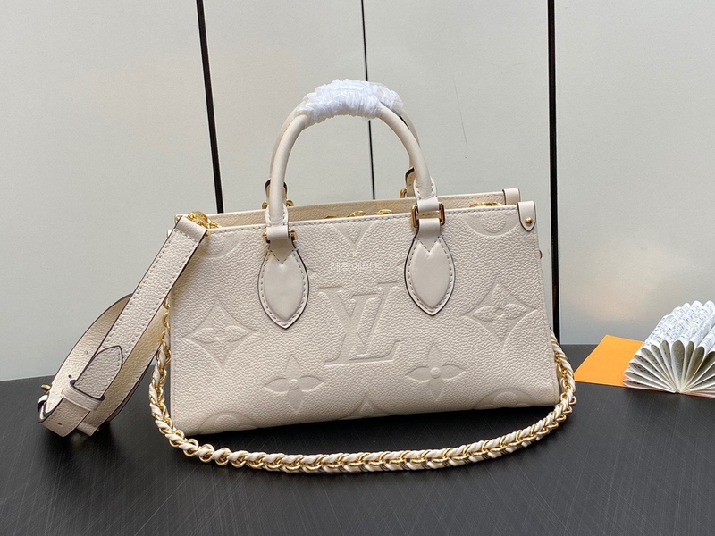 LOUIS VUITTON - 루이비통 m23698 온더고 이스트 웨스트